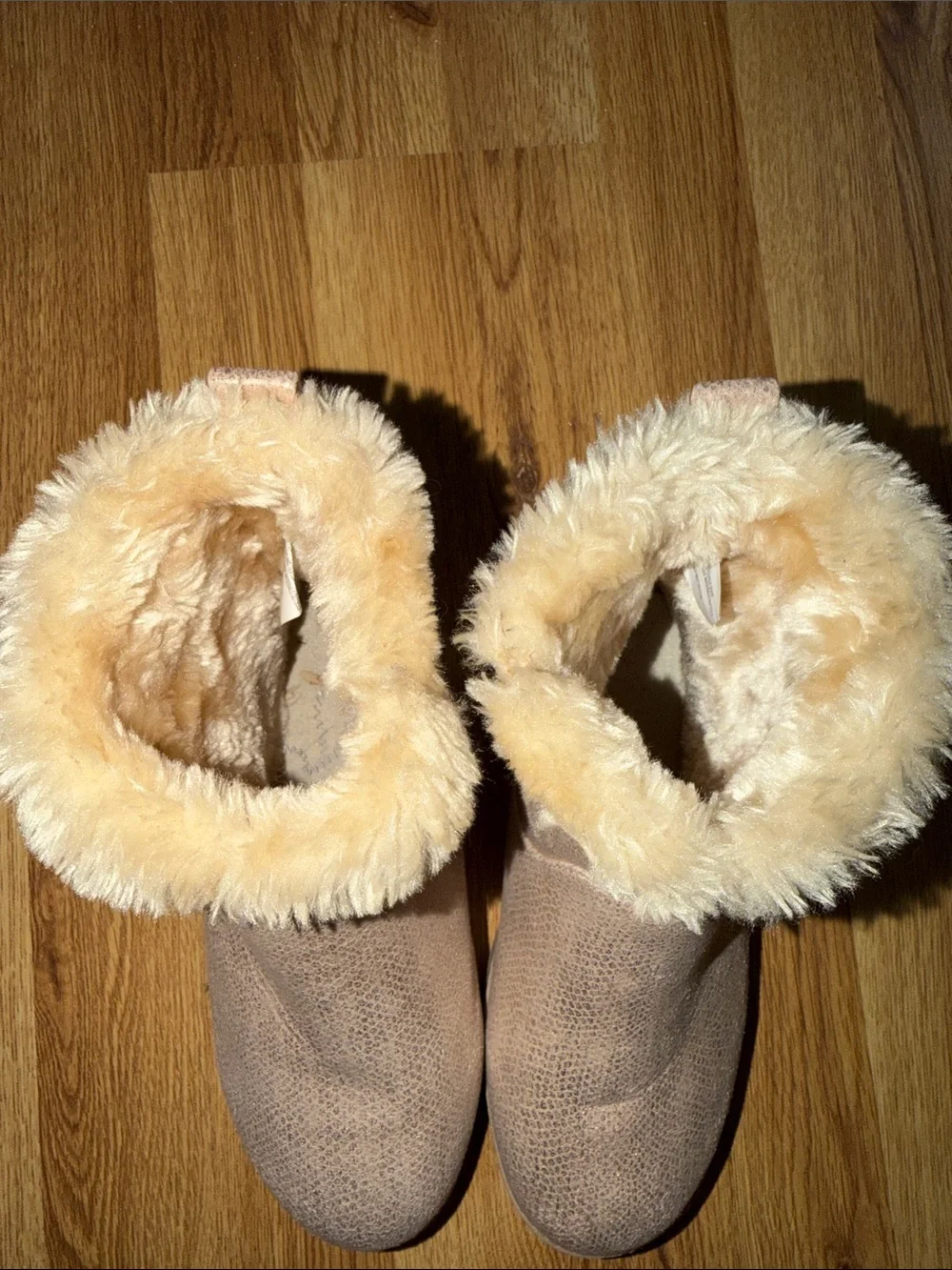 Cat & Jack Shimmery Cream Faux Fur Lined Kids Boots size 5